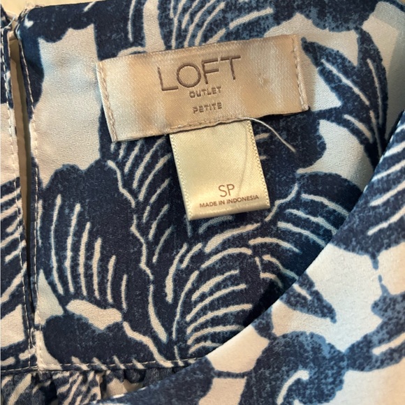 LOFT Blue and White Patterned Blouse small petite - Picture 2 of 3